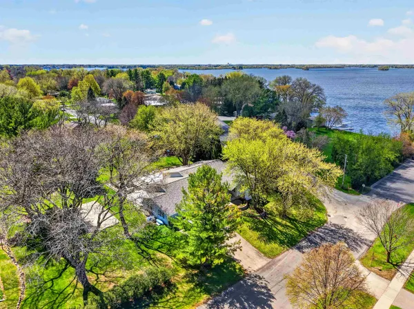 $519,900 | 1305 Lake Shore Drive, Beaver Dam, WI 53916
