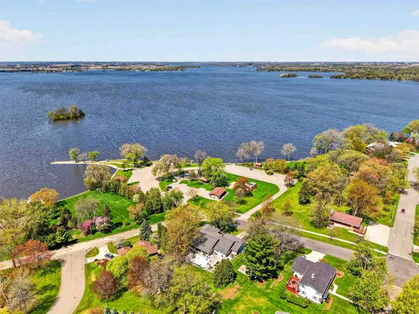 $519,900 | 1305 Lake Shore Drive, Beaver Dam, WI 53916