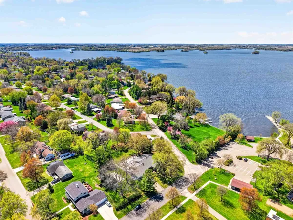 $519,900 | 1305 Lake Shore Drive, Beaver Dam, WI 53916