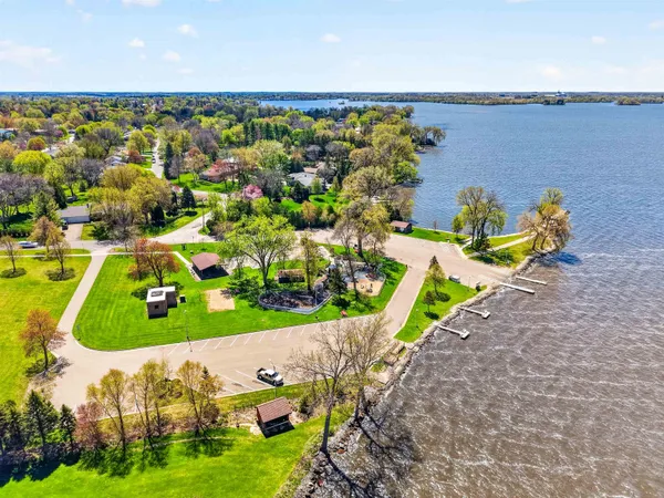 $519,900 | 1305 Lake Shore Drive, Beaver Dam, WI 53916