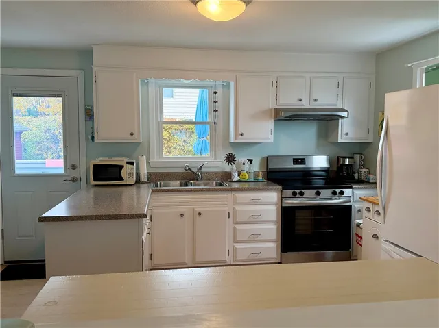 $1,800 | 7 Salt Pond Way, Westerly, RI 02891