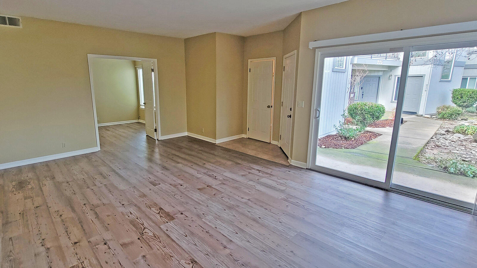 444 Ridgecrest Trail, Unit 119 Redding, CA 96003 - Photo 6 of 21 1-2-lr