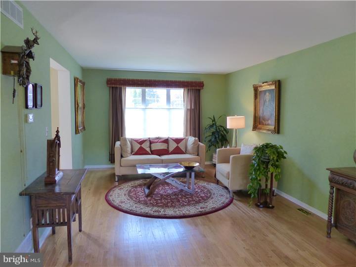 3 Pavilion Road Voorhees, NJ 08043 - Photo 4 of 25 Living Room