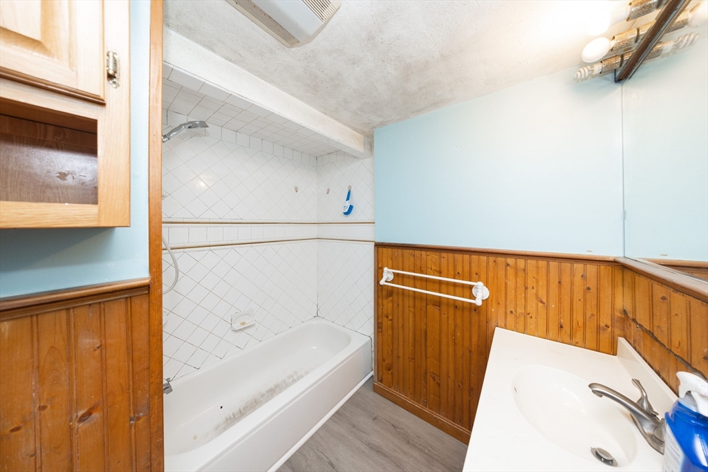 10 Alpine Street, Unit 1 Worcester, MA 01610 - Photo 10 of 14 a bathroom with a bathtub