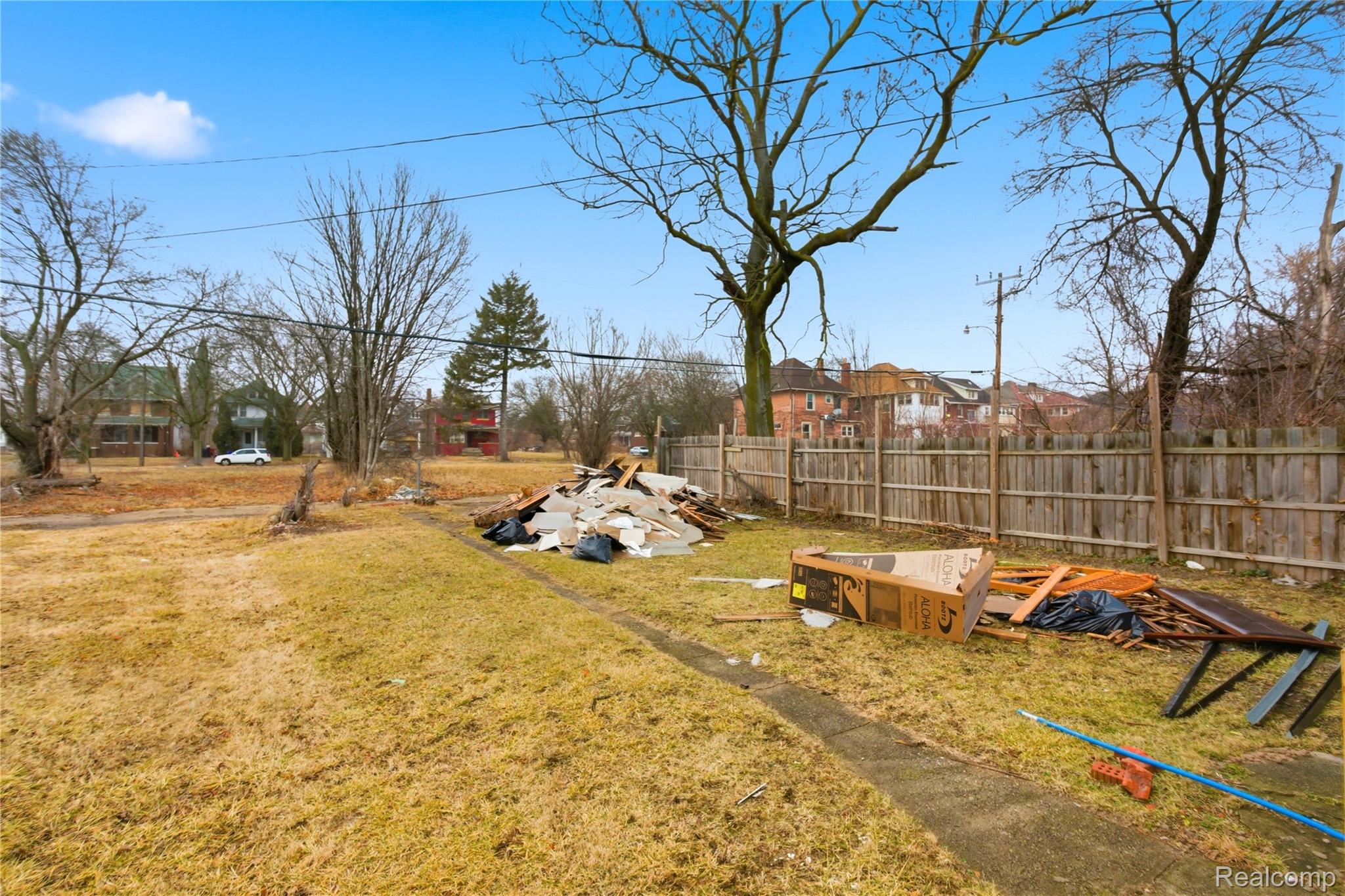 4624 Pacific Street Detroit, MI 48204 - Photo 35 of 39 Fenced yard featuring a residential view