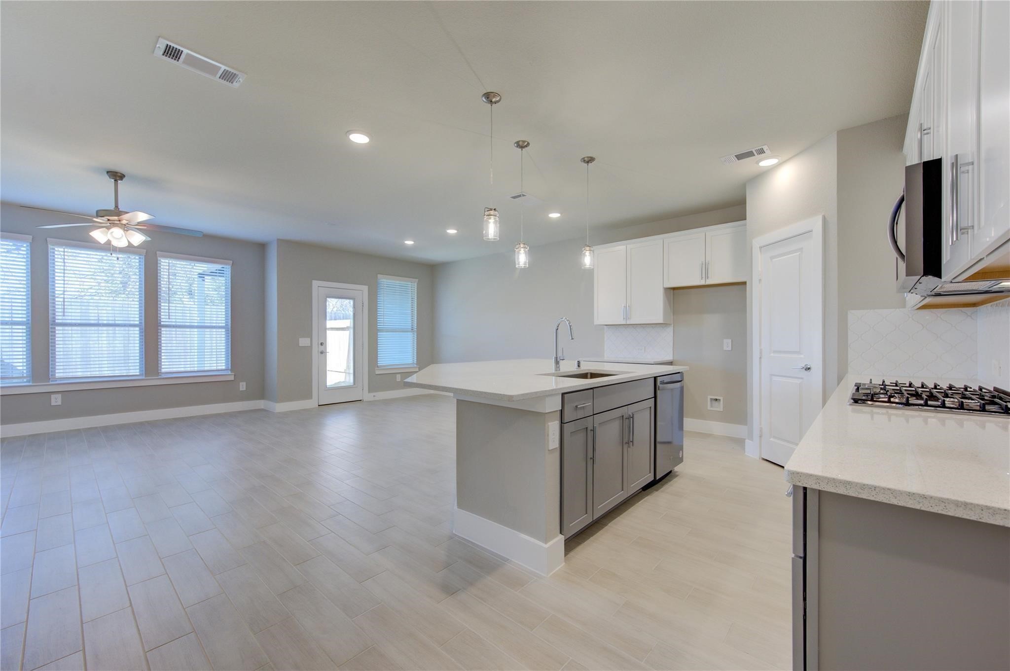 1709 Summerlyn Houston, TX 77080 - Photo 11 of 46