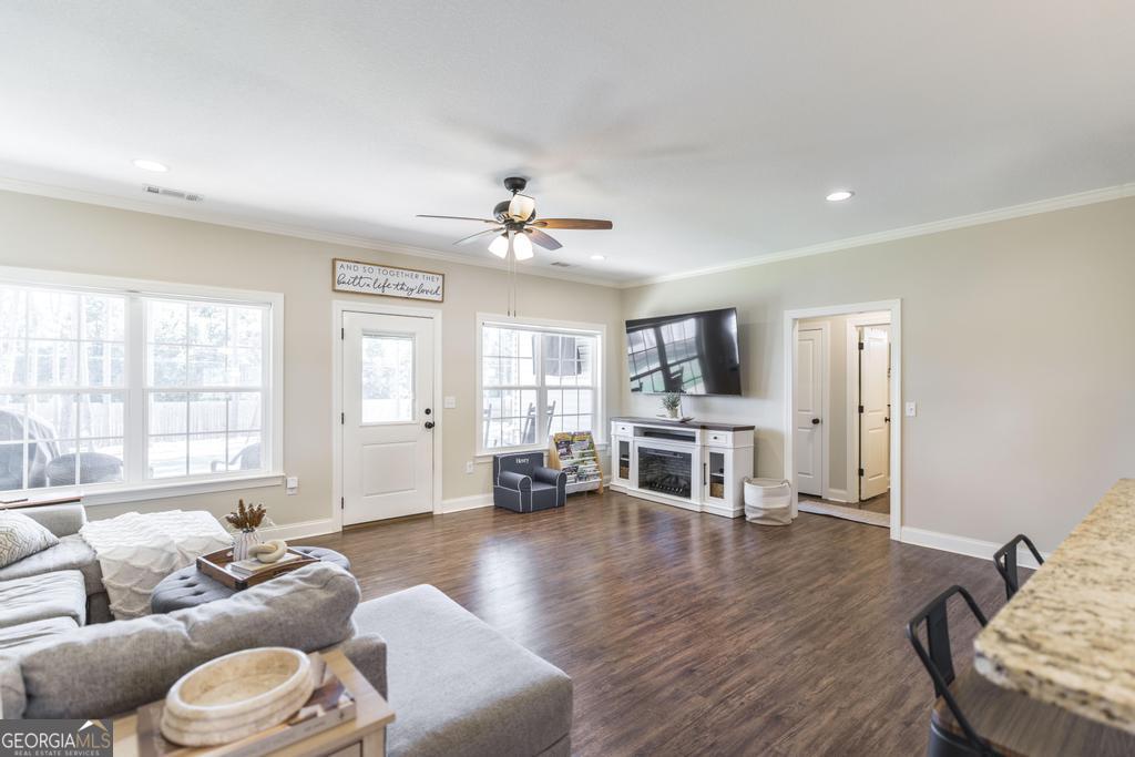 609 Live Oak Way Dublin, GA 31021 - Photo 12 of 37 a living room with furniture and a flat screen tv