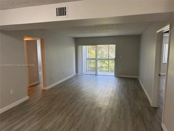 $2,800 | 721 North Pine Island Road, Unit 201, Plantation, FL 33324