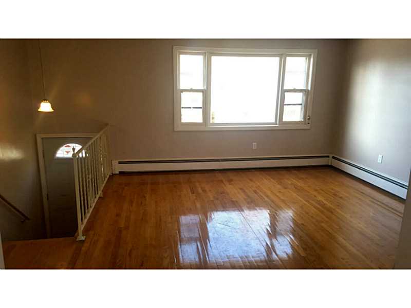 35 Ridgeway Avenue Providence, RI 02909 - Photo 6 of 15 Living Room.