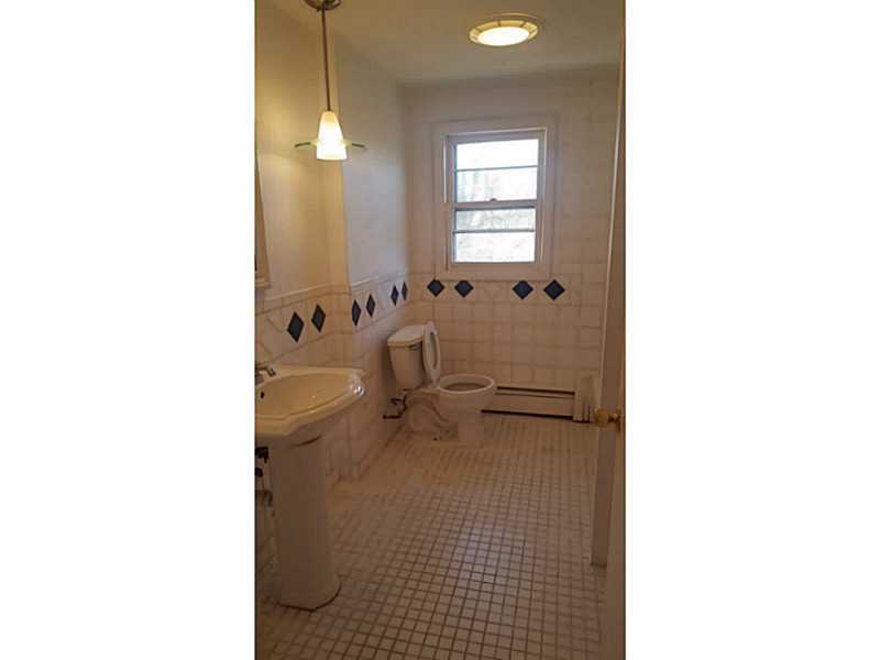 35 Ridgeway Avenue Providence, RI 02909 - Photo 7 of 15 Bathroom.