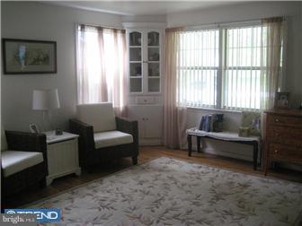 401 Garden Road Springfield, PA 19064 - Photo 4 of 12 Living Room