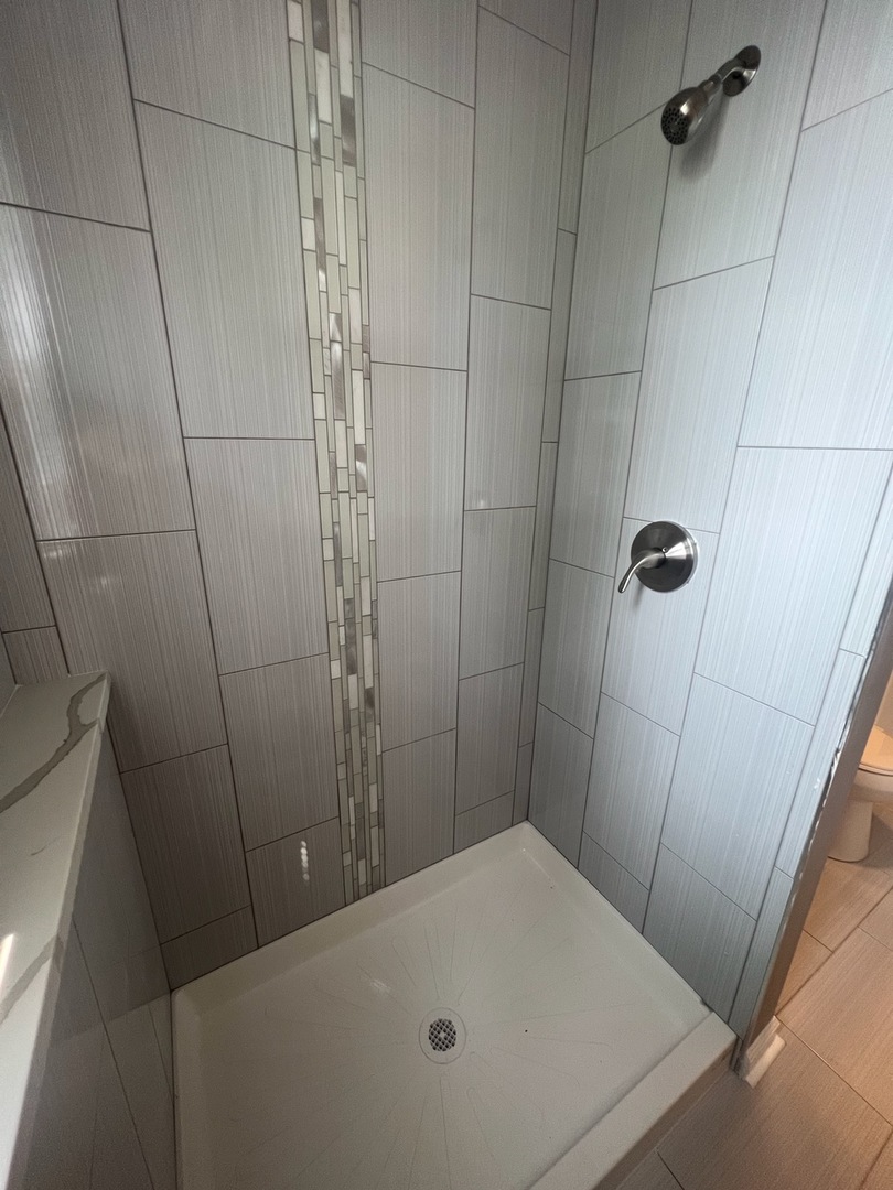 31383 East Five Points Road Kingston, IL 60145 - Photo 5 of 25 a bathroom with a bathtub
