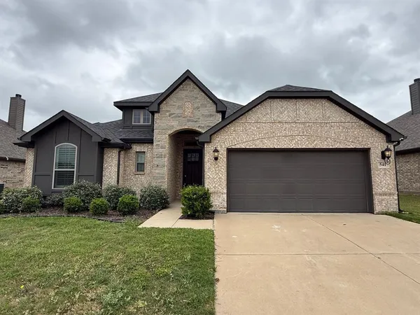 $2,420 | 541 Molly Lane, Keene, TX 76059