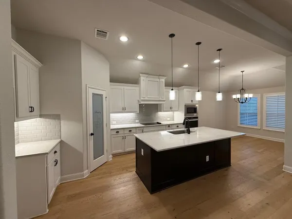 $2,420 | 541 Molly Lane, Keene, TX 76059