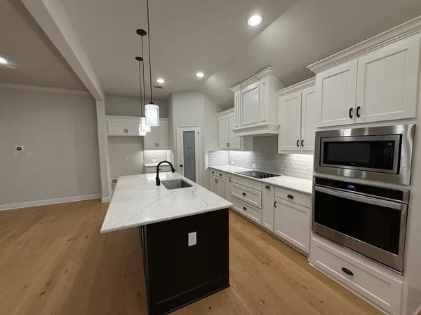 $2,420 | 541 Molly Lane, Keene, TX 76059