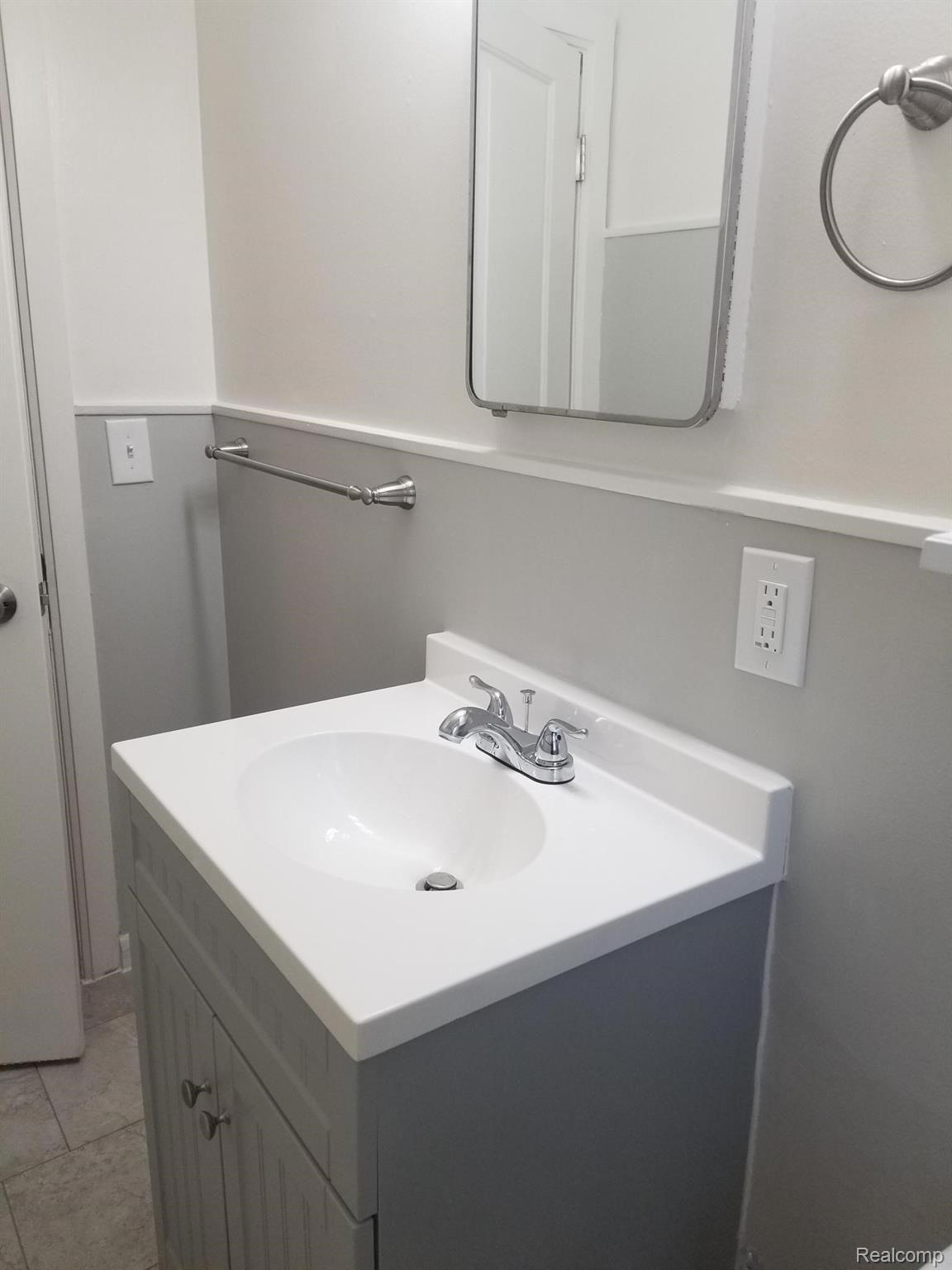 2018 Crooks Road Royal Oak, MI 48073 - Photo 11 of 16 9.jpg