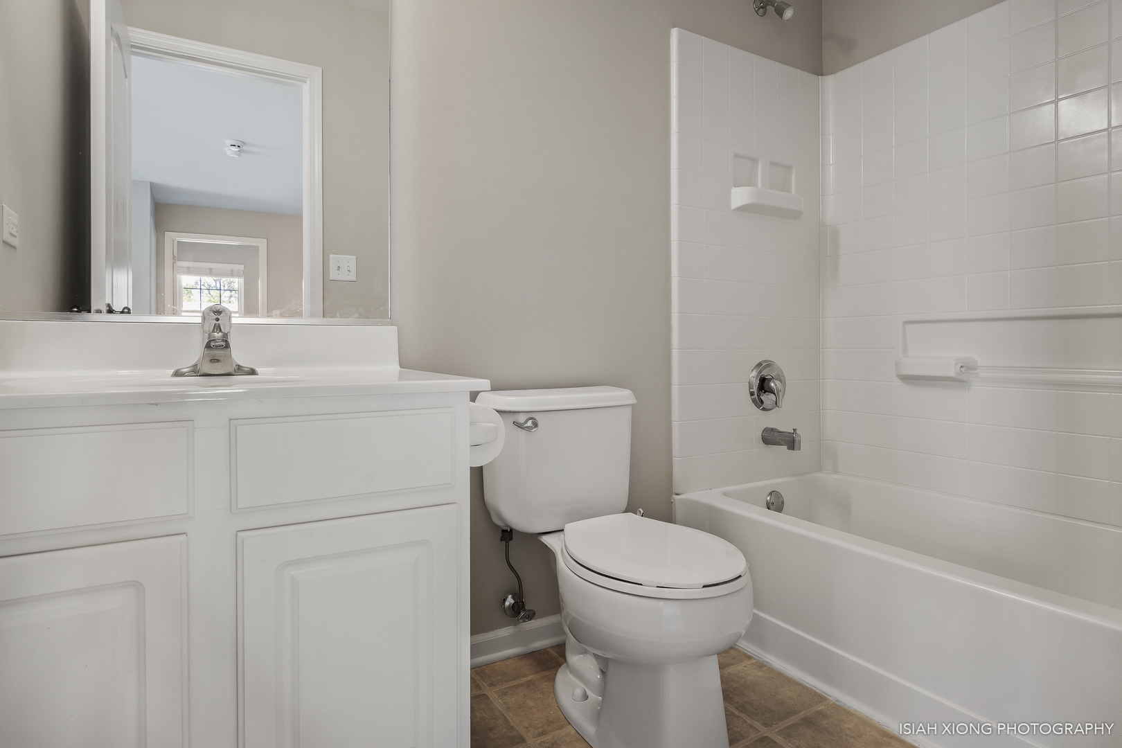 3255 Marbill Farm Road Montgomery, IL 60538 - Photo 18 of 22 a bathroom with a sink toilet vanity and bathtub
