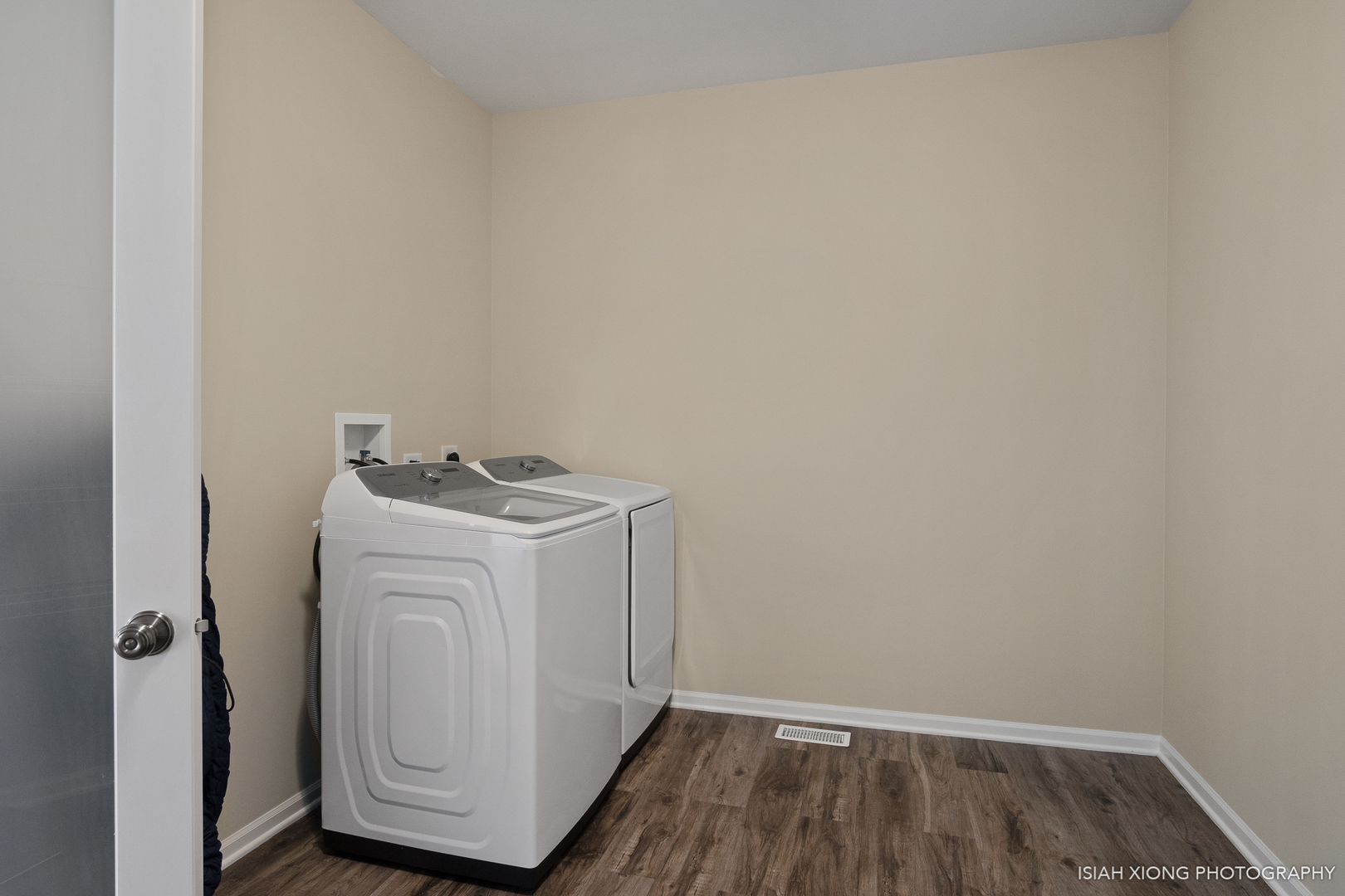 3255 Marbill Farm Road Montgomery, IL 60538 - Photo 20 of 22 a utility room with dryer and washer