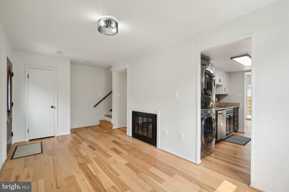 2400 Kilpatrick Place Dumfries, VA 22026 - Photo 2 of 20 a view of a livingroom with a fireplace