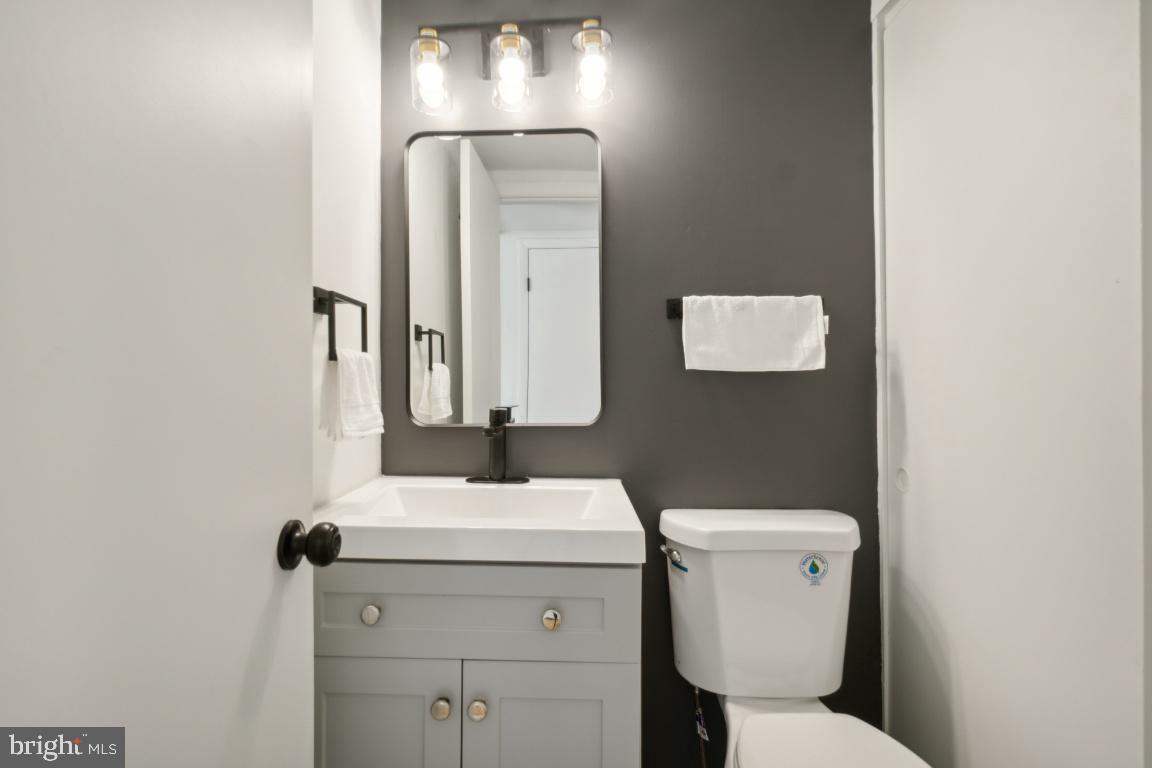 2400 Kilpatrick Place Dumfries, VA 22026 - Photo 4 of 20 a bathroom with a toilet sink and mirror