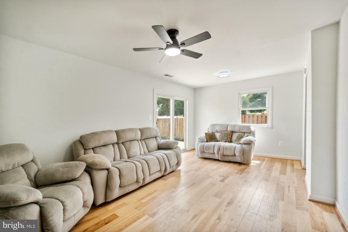 2400 Kilpatrick Place Dumfries, VA 22026 - Photo 5 of 20 a living room with furniture and a window