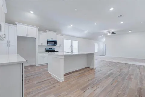 $299,000 | 6467 Escondido Drive, Rosharon, TX 77583