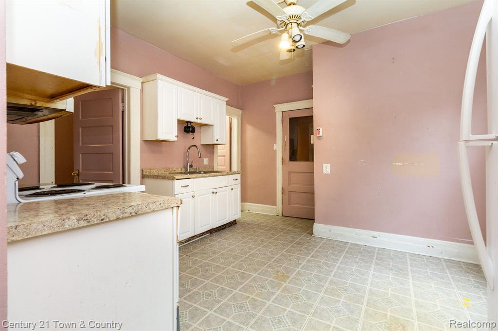 11684 Gallagher Street Hamtramck, MI 48212 - Photo 8 of 41