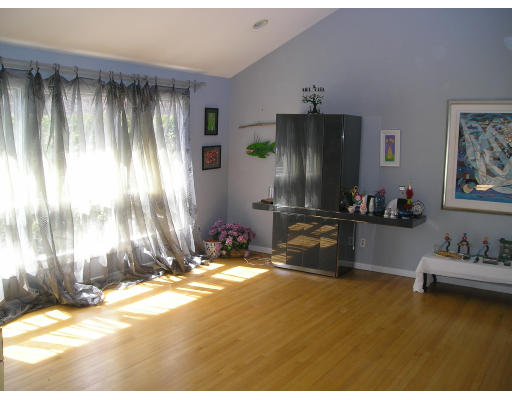 115 Quinnehtuk Road Longmeadow, MA 01106 - Photo 8 of 21