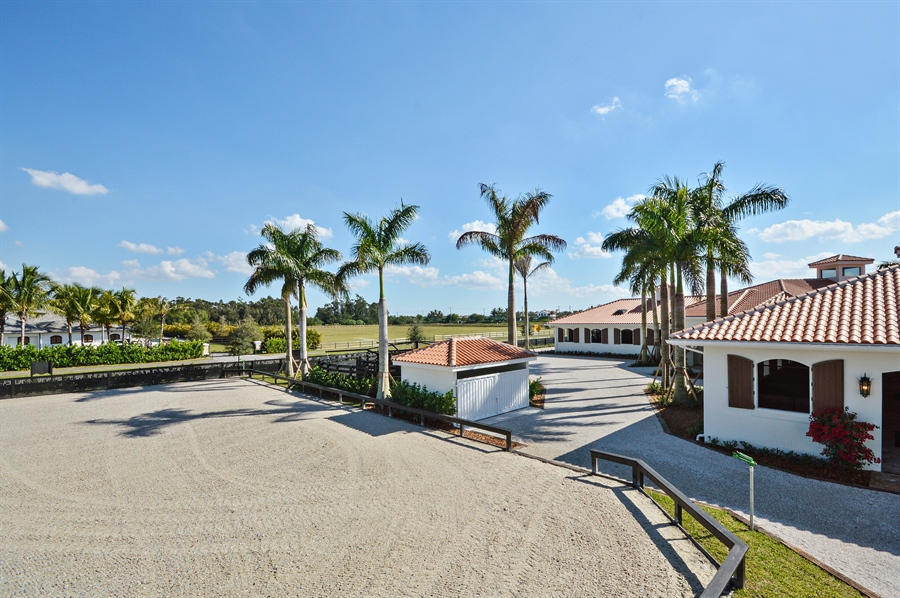 3689 Grand Prix Farms Road Wellington, FL 33414 - Photo 7 of 13 3689GrandPrixFarmsDr_vht_viewer_147