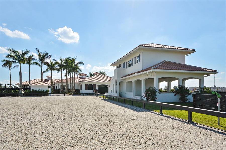 3689 Grand Prix Farms Road Wellington, FL 33414 - Photo 8 of 13 3689GrandPrixFarmsDr_vht_viewer_58