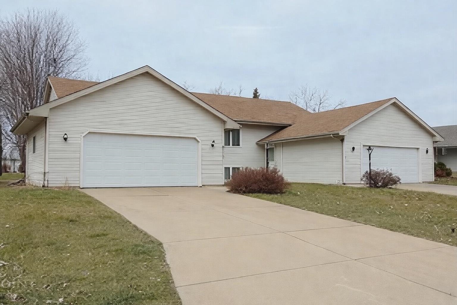 2119 North Cloudview Drive Appleton, WI 54914 - Photo 1 of 21