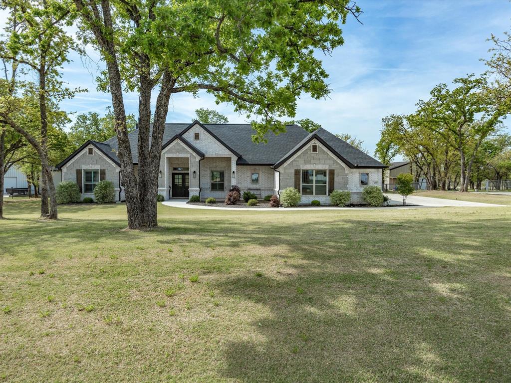 695 Winkler Way Springtown, TX 76082 - Photo 3 of 40