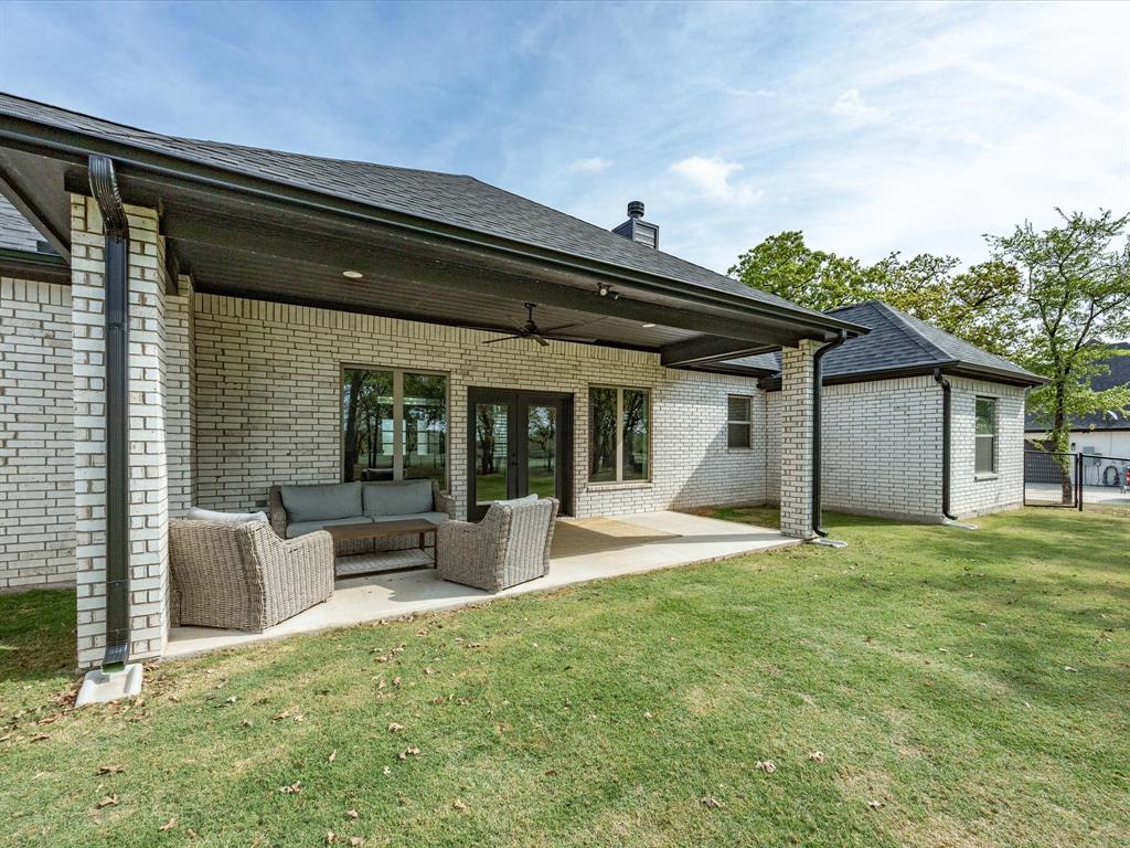 695 Winkler Way Springtown, TX 76082 - Photo 5 of 40