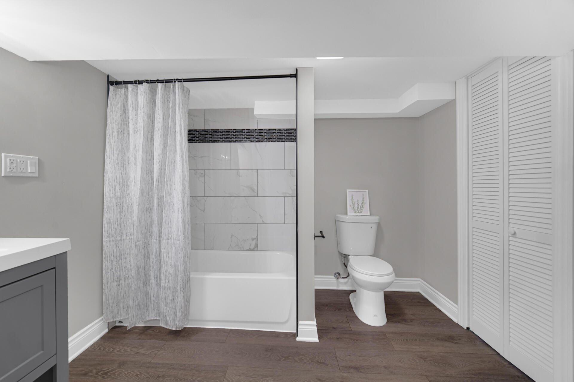 910 High Street Hobart, IN 46342 - Photo 25 of 29 a bathroom with a toilet and a shower