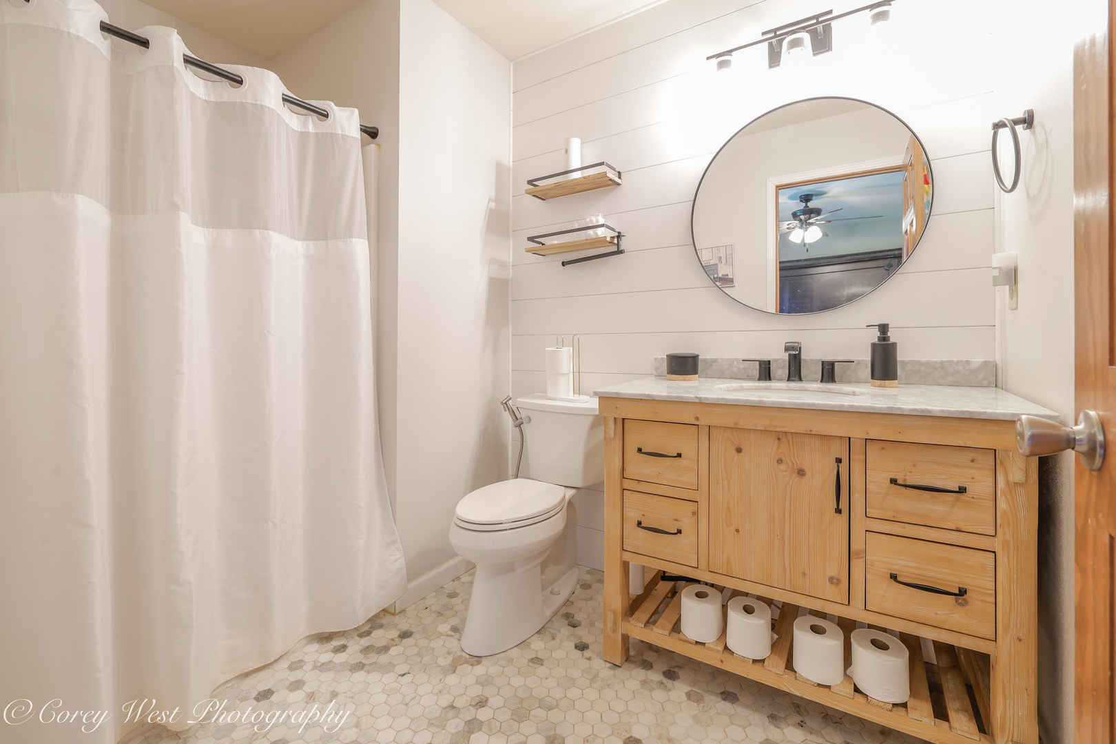 8453 Crooked Bend Road Machesney Park, IL 61115 - Photo 15 of 27 a bathroom with a toilet a sink and a mirror