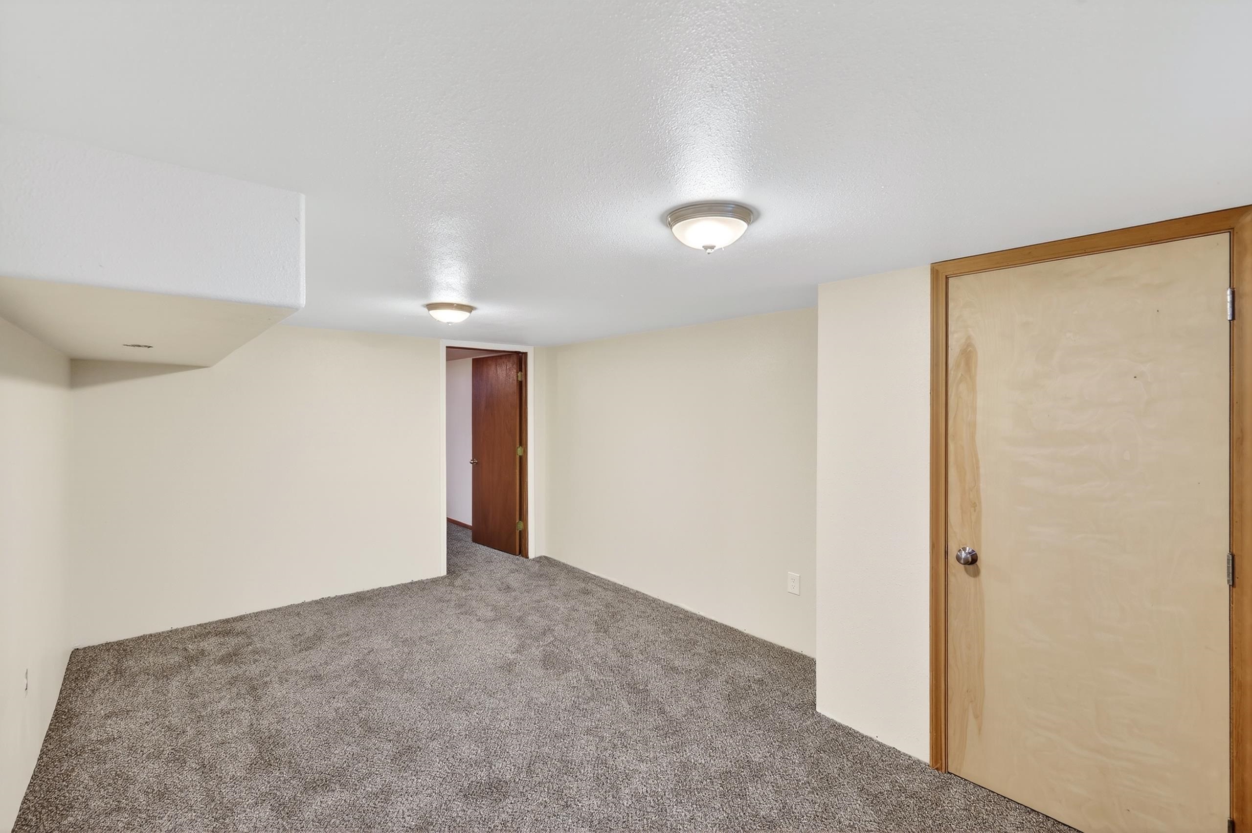 2803 West Queen Avenue Spokane, WA 99205 - Photo 17 of 50
