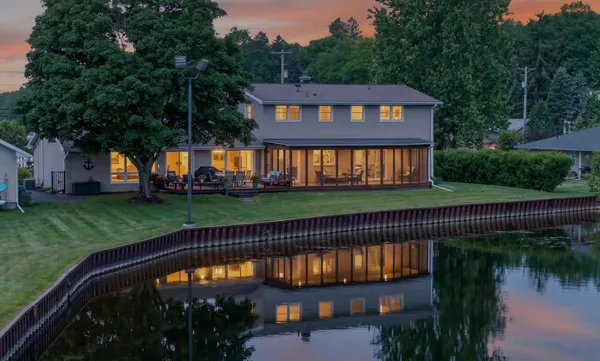 $749,900 | 5775 Browns Lake Road, Jackson, MI 49203