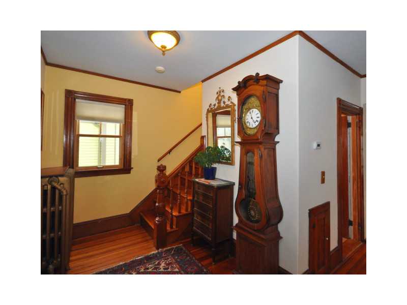 87 Malbone Road Newport, RI 02840 - Photo 5 of 24 Entry.