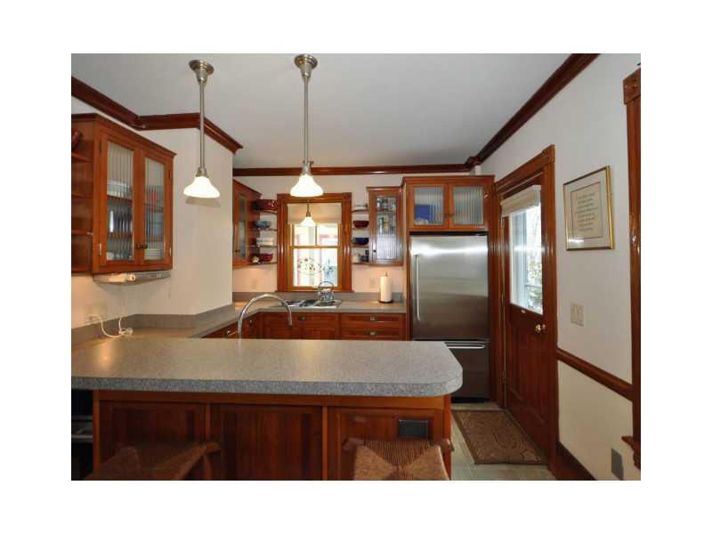 87 Malbone Road Newport, RI 02840 - Photo 10 of 24 Kitchen.
