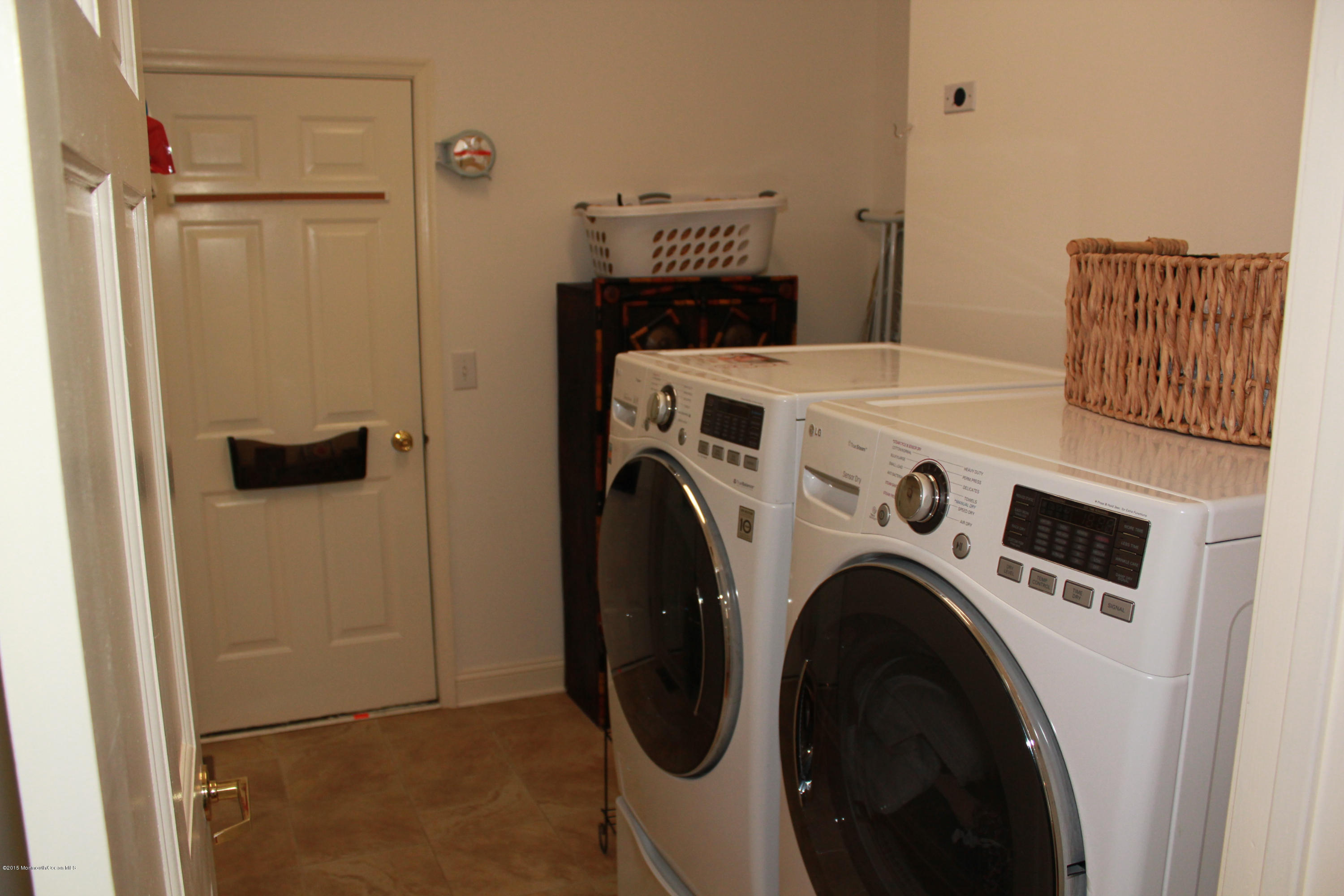 45 Congressional Road Jackson, NJ 08527 - Photo 44 of 74 Main Level Laundry room