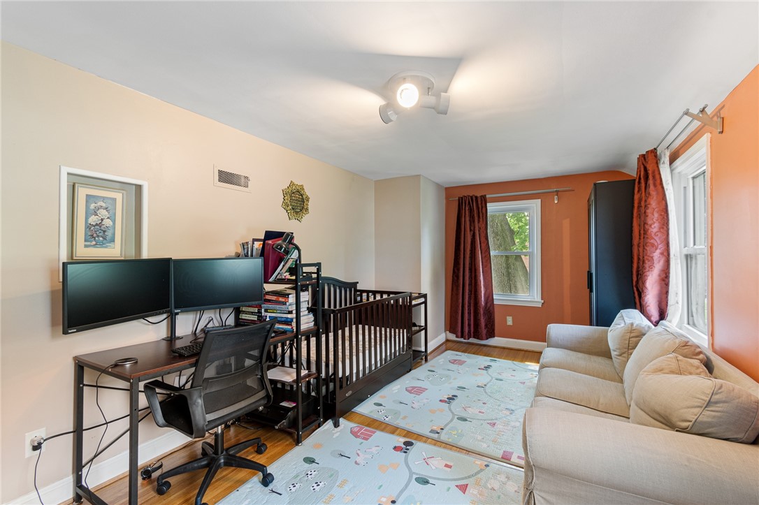 29 Avondale Road Irondequoit, NY 14622 - Photo 16 of 30 The office space - in an upstairs bedroom