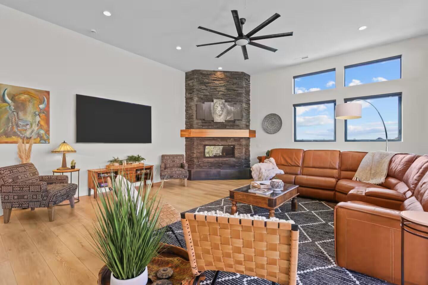 3020 Silver Reef Road Leeds, UT 84746 - Photo 10 of 25 Living Room