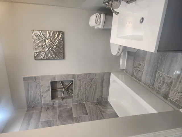 $395,000 | 844 West 51st Place, Chicago, IL 60609