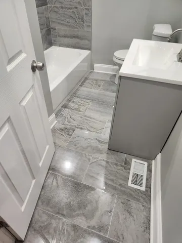 $395,000 | 844 West 51st Place, Chicago, IL 60609