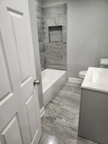 $395,000 | 844 West 51st Place, Chicago, IL 60609