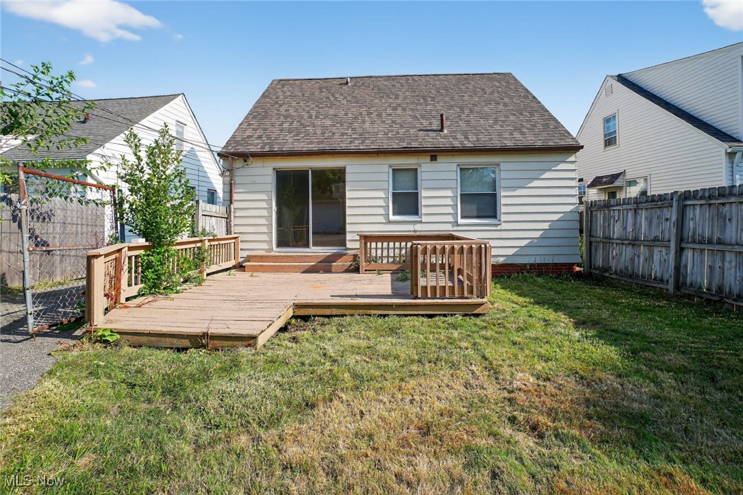 4194 Stilmore Road Cleveland, OH 44121 - Photo 2 of 34