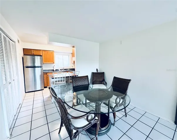 a bed room with a bed and with a mirror