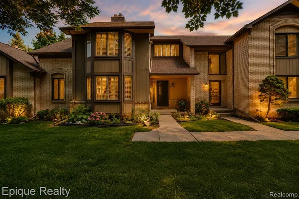 $289,900 | 20485 Villa Grande Circle, Clinton Township, MI 48038