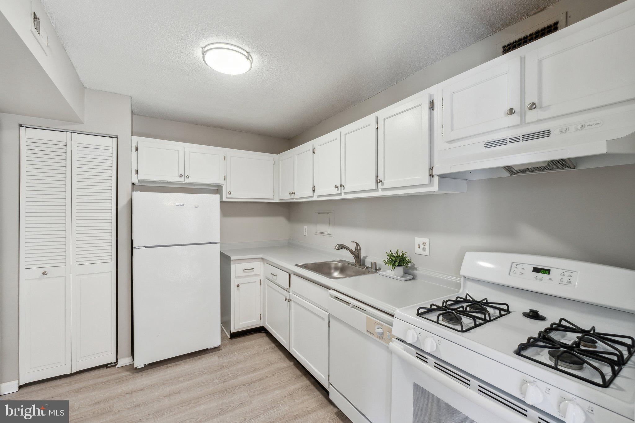 1836 Metzerott Road, Unit 1827 Hyattsville, MD 20783 - Photo 8 of 37 Gallery Image 8