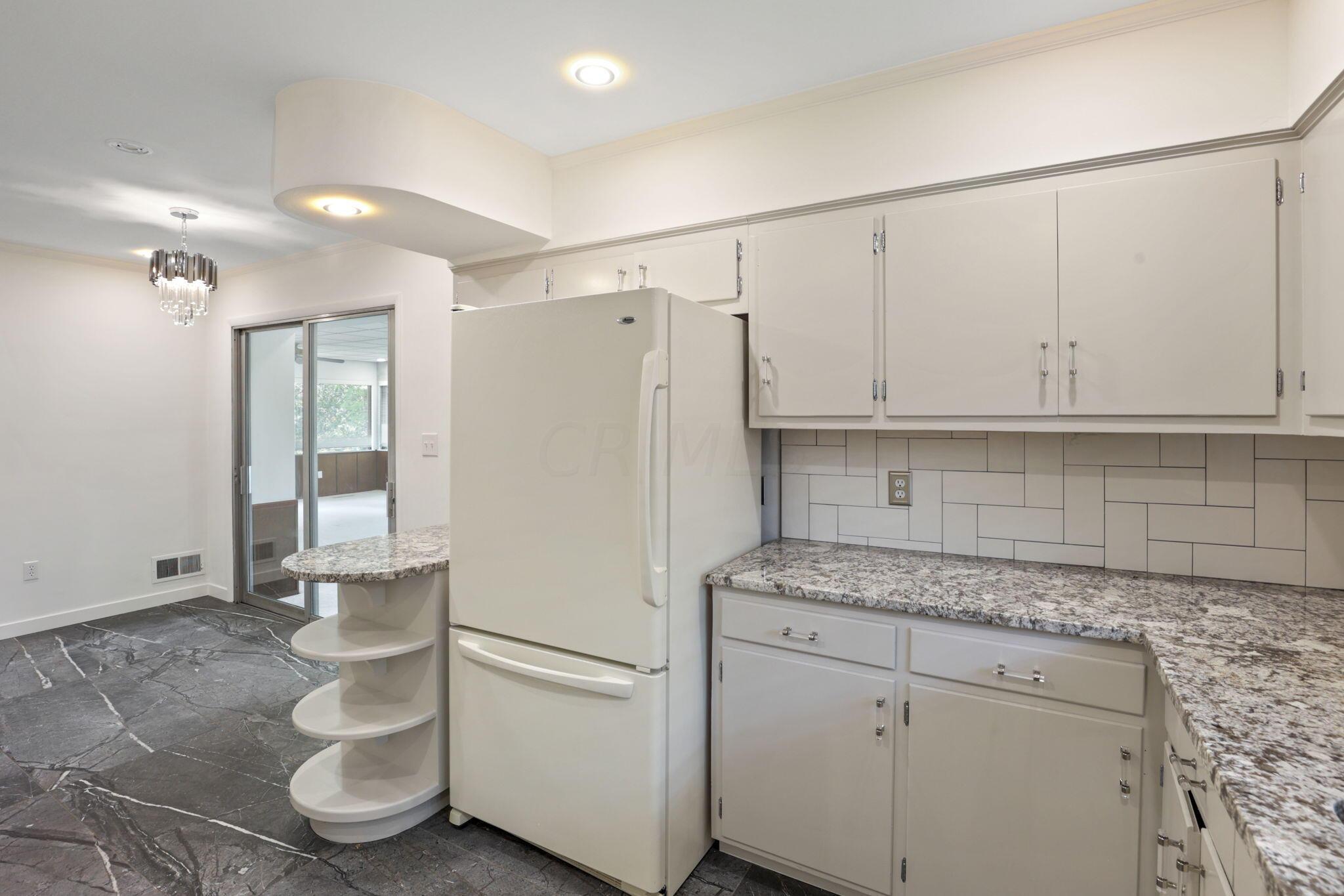 2663 Charing Road, Unit C Columbus, OH 43221 - Photo 12 of 30 32-web-or-mls-0N4A5952